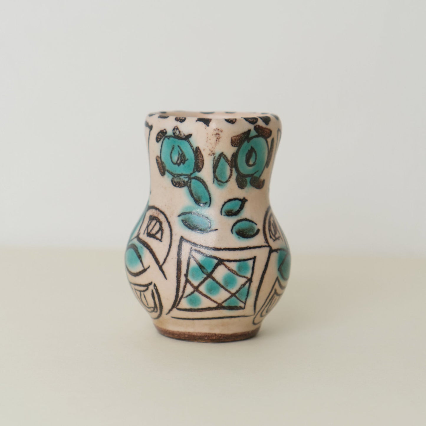VASE WITH FLOWER PATTERN