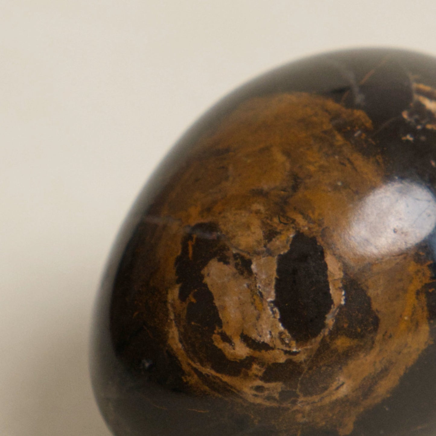 EGG OBJECT ONYX BROWN