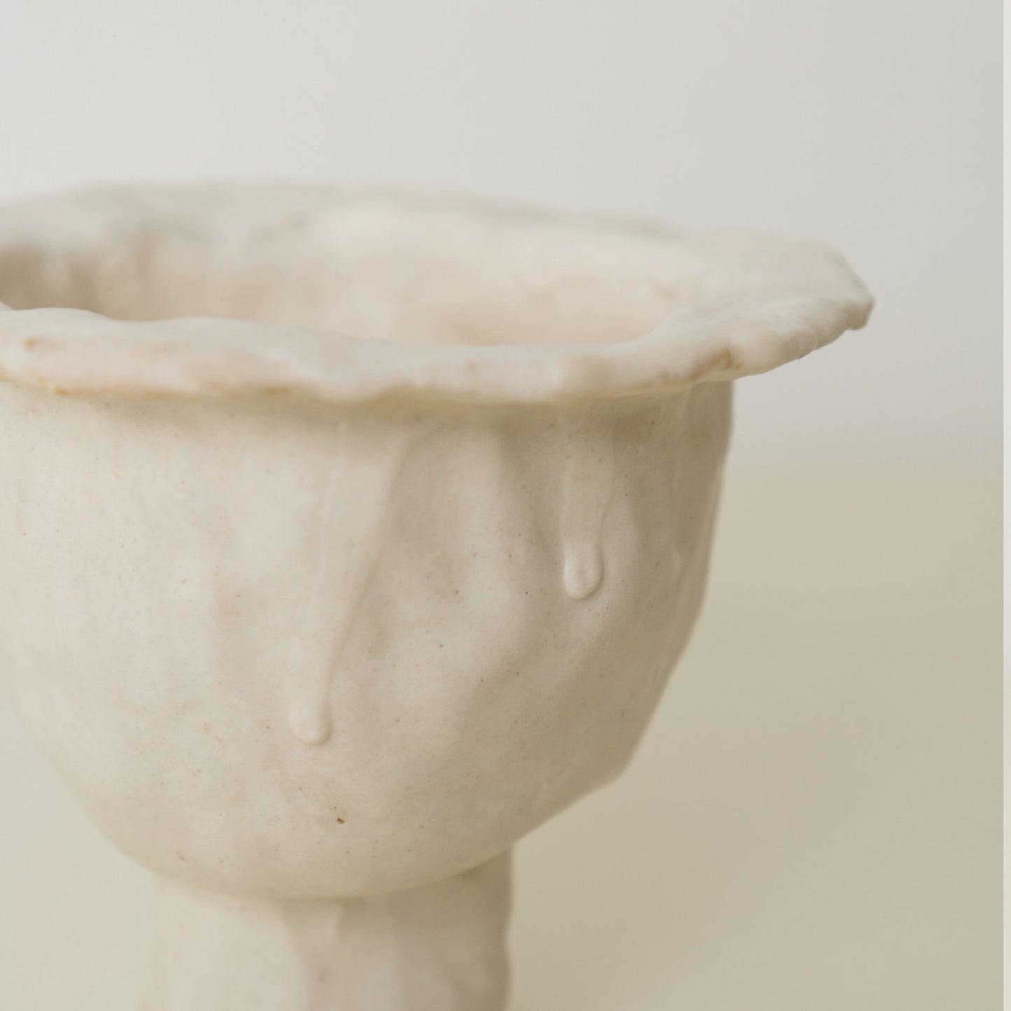 陶器のカップ